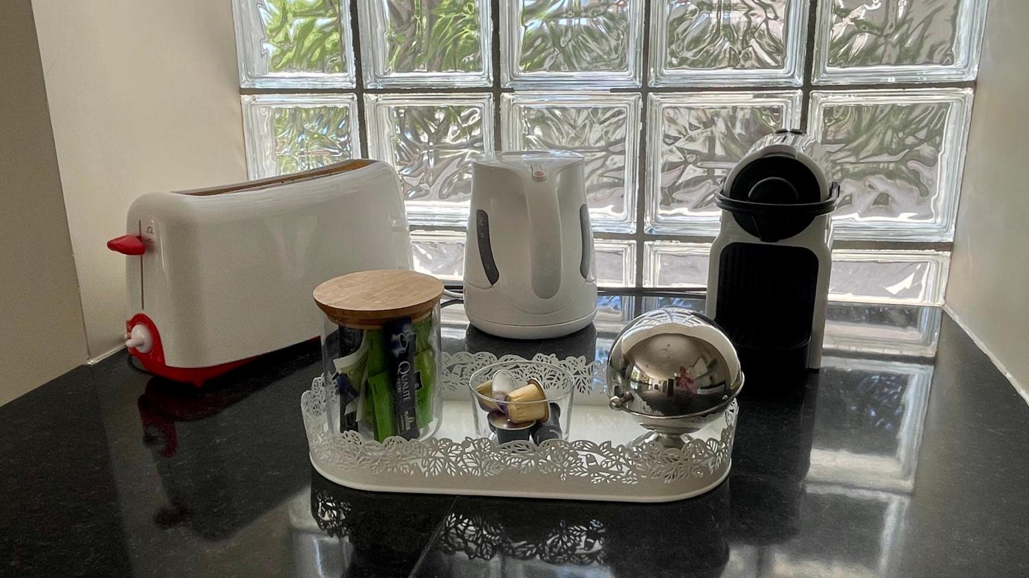 Large Private Garden, Quiet 2-Bedroom Apartment, Air Conditioning, Wifi, Parking Cassis Eksteriør billede
