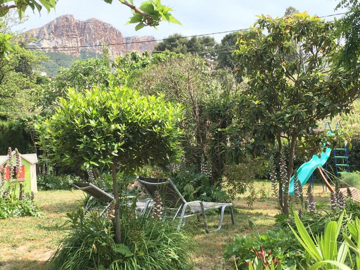 Large Private Garden, Quiet 2-Bedroom Apartment, Air Conditioning, Wifi, Parking Cassis Eksteriør billede